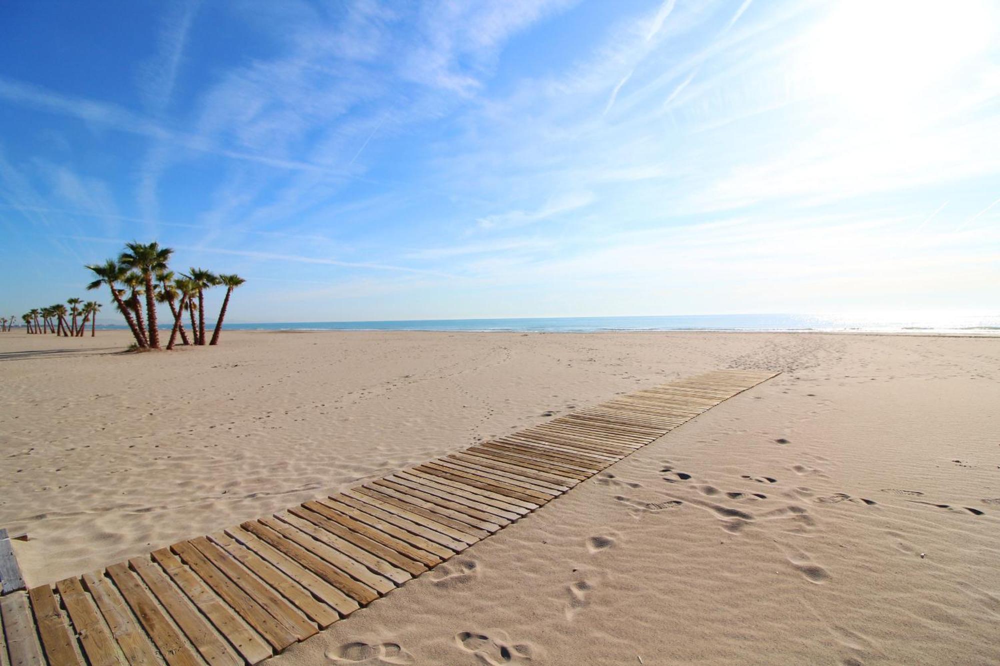 Global Properties, Apartamento Con Terraza Y Vistas Al Mar Y A La Montana كانيت ذي بيرينغير المظهر الخارجي الصورة